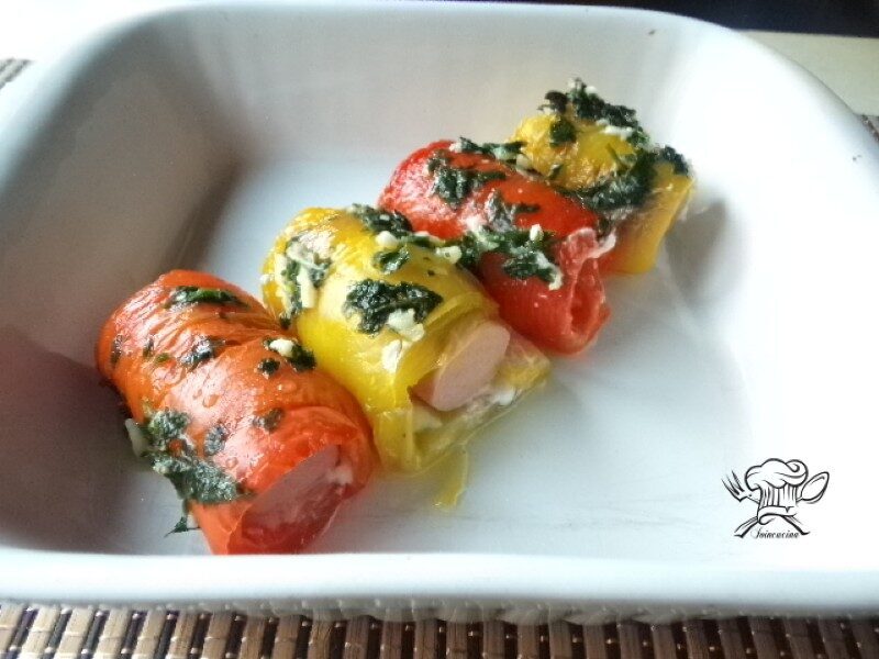 Involtini di peperoni con wurstel