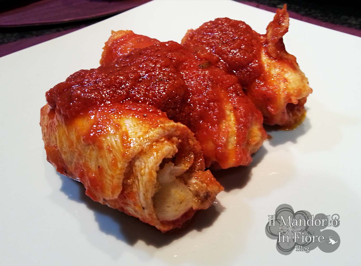 Involtini di pollo al sugo