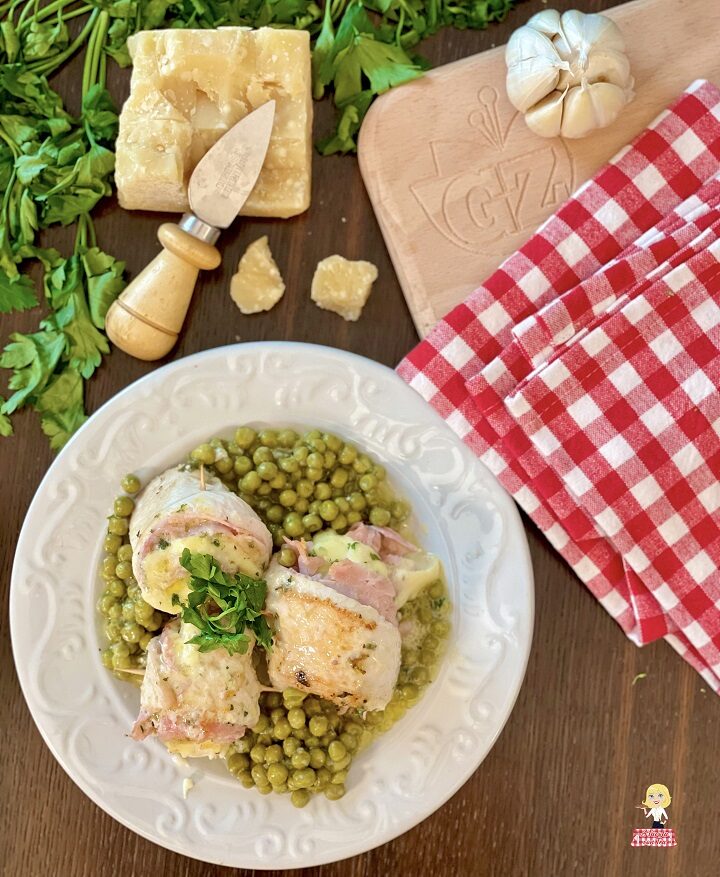 Involtini di pollo con piselli facili veloci
