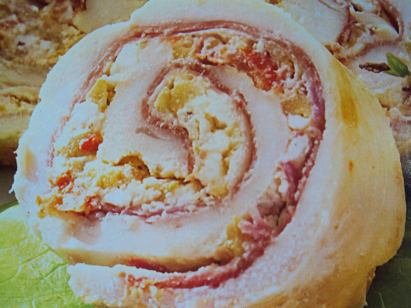 Involtini di pollo con porri e prosciutto cotto