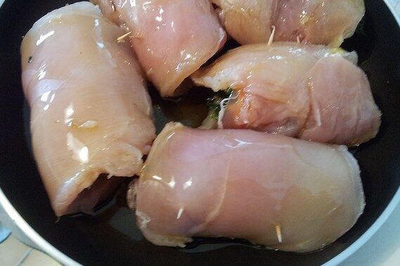 Involtini di pollo con speck, biete e noci