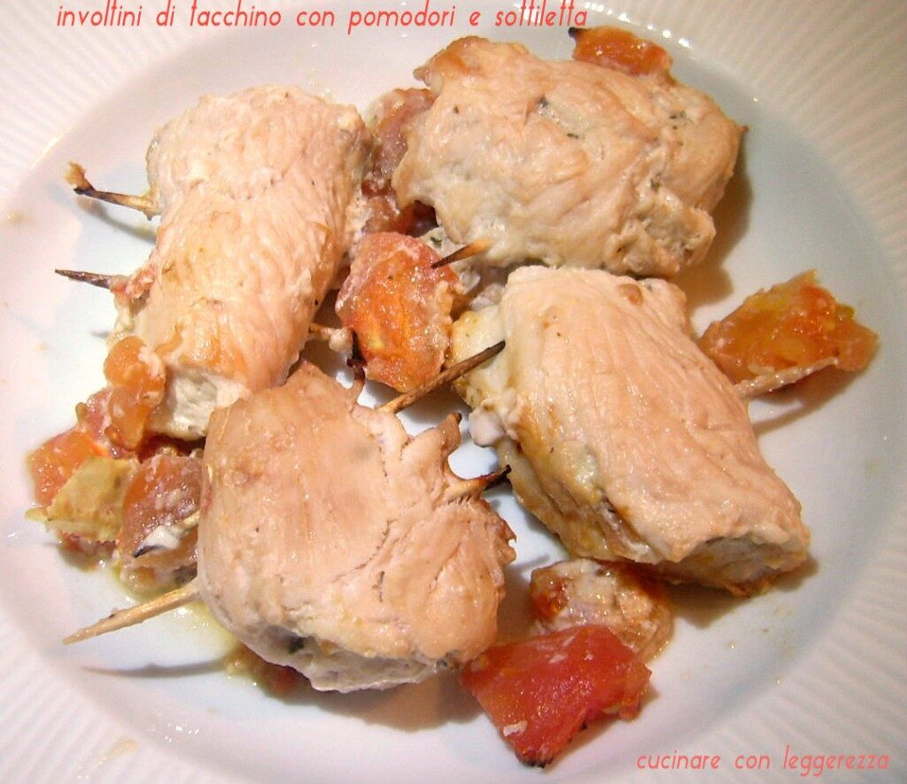 Involtini di tacchino con pomodori e sottiletta