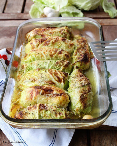 Involtini di verza con acciughe, patate e fontina.