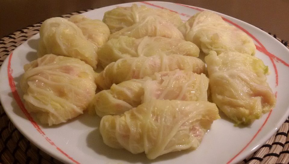 Involtini di verza con patate, cotto e fontina