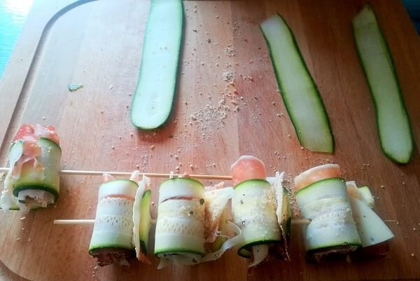 Involtini di zucchine con provolone e speck