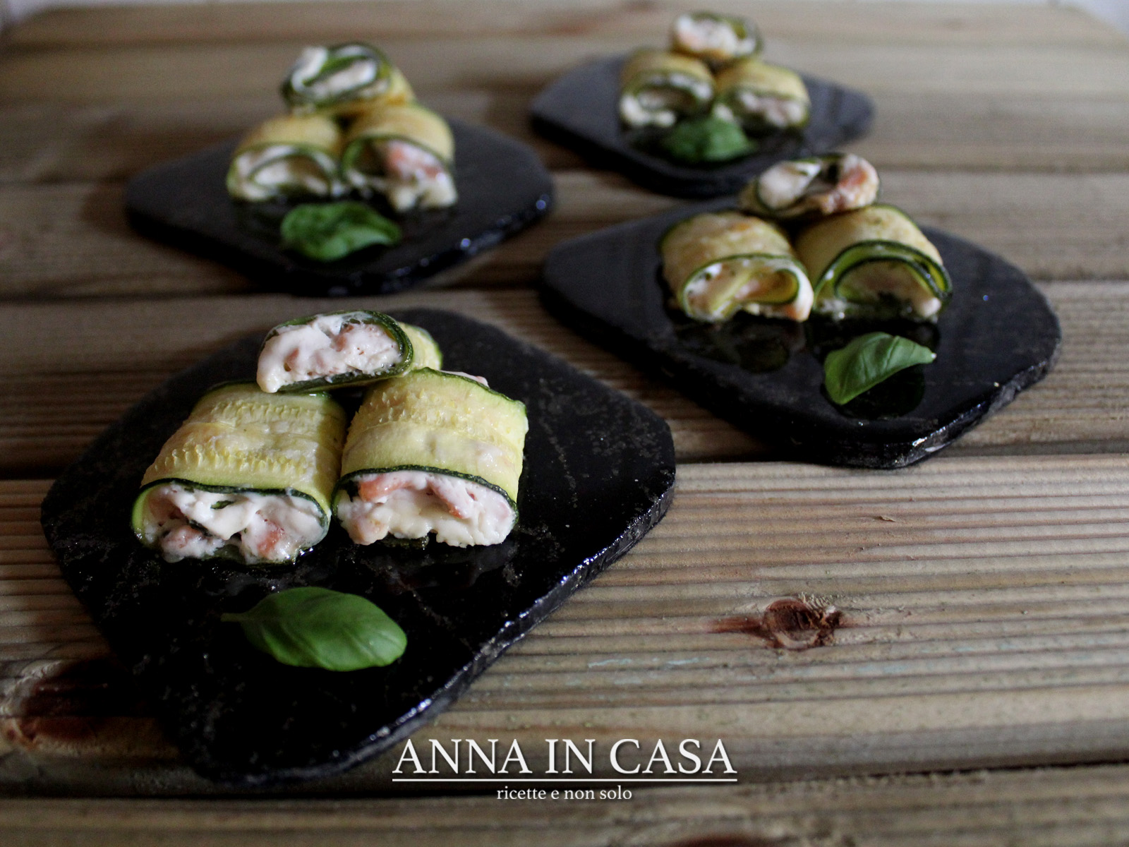 Involtini di zucchine con salmone