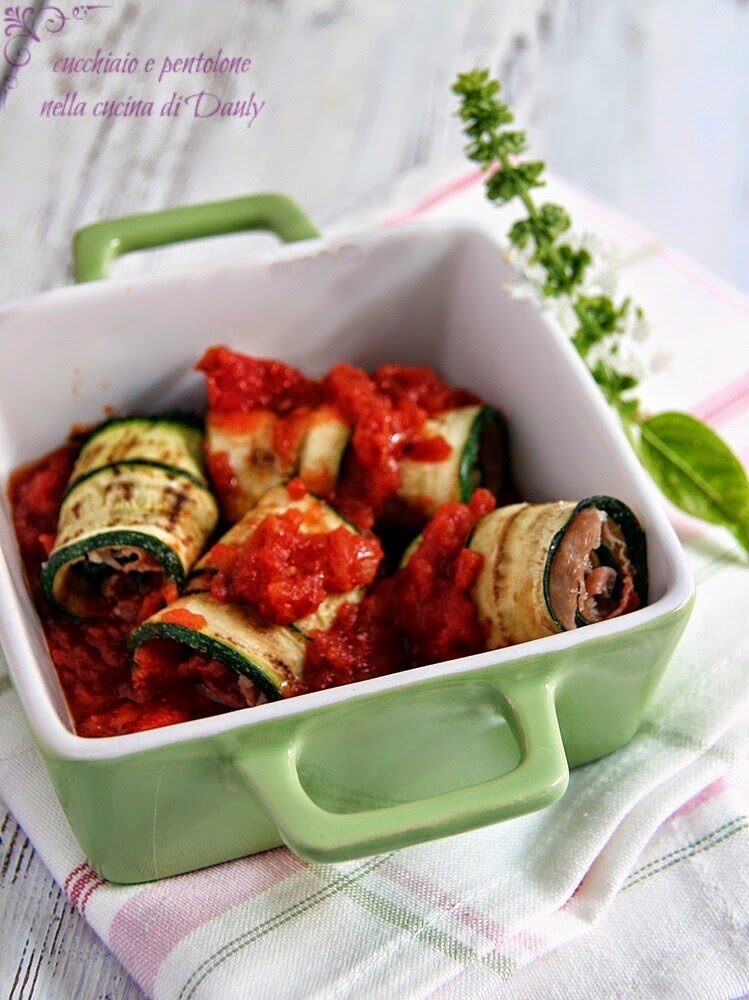 Involtini di zucchine grigliate con prosciutto crudo e parmigiano