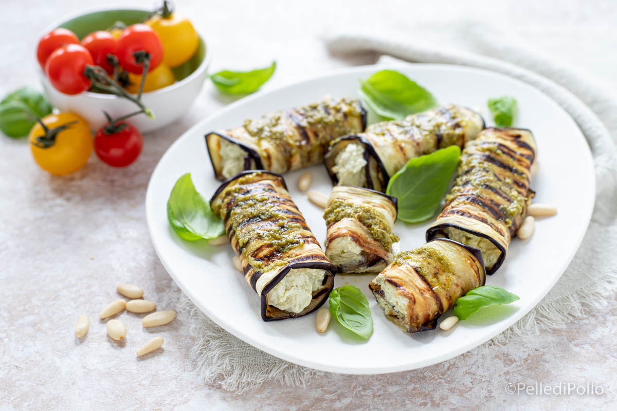 Involtini freddi di melanzane con pesto e ricotta