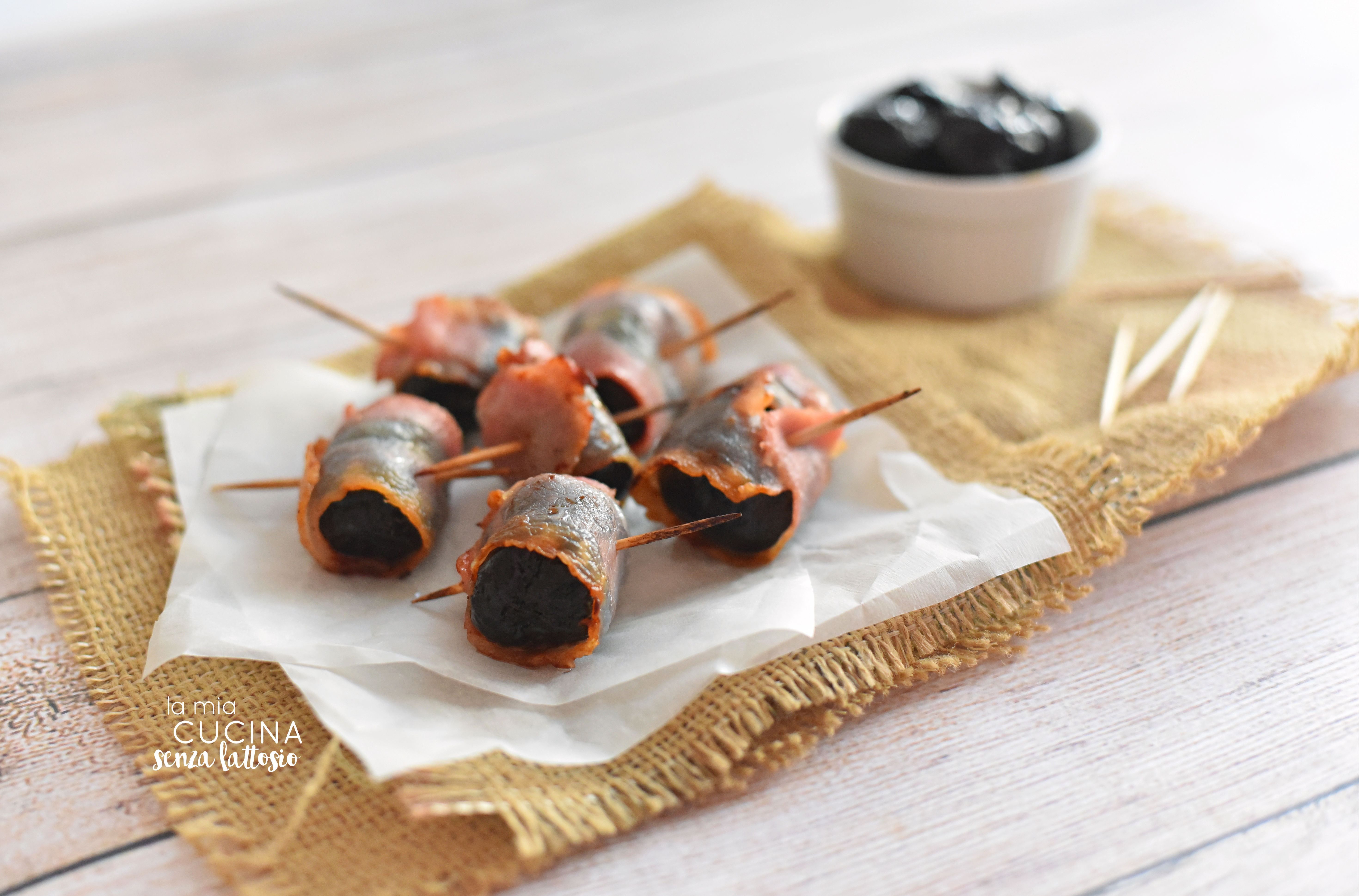 Involtini pancetta e prugne