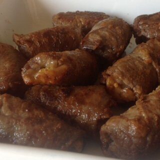 Involtini sottilissimi, fatti con gli straccetti e cotti con un solo cucchiaio d’olio