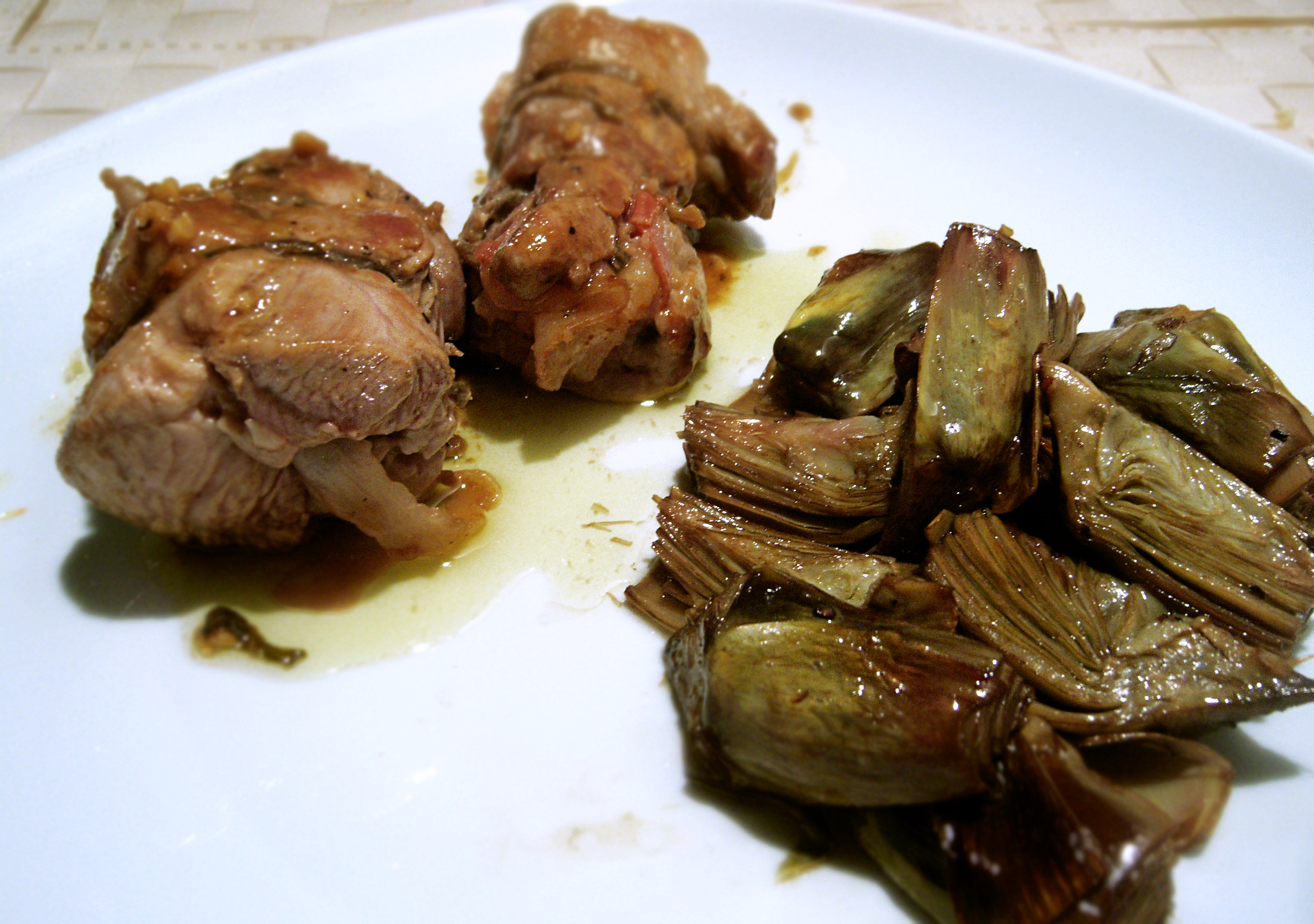 Involtino lardellato e carciofi