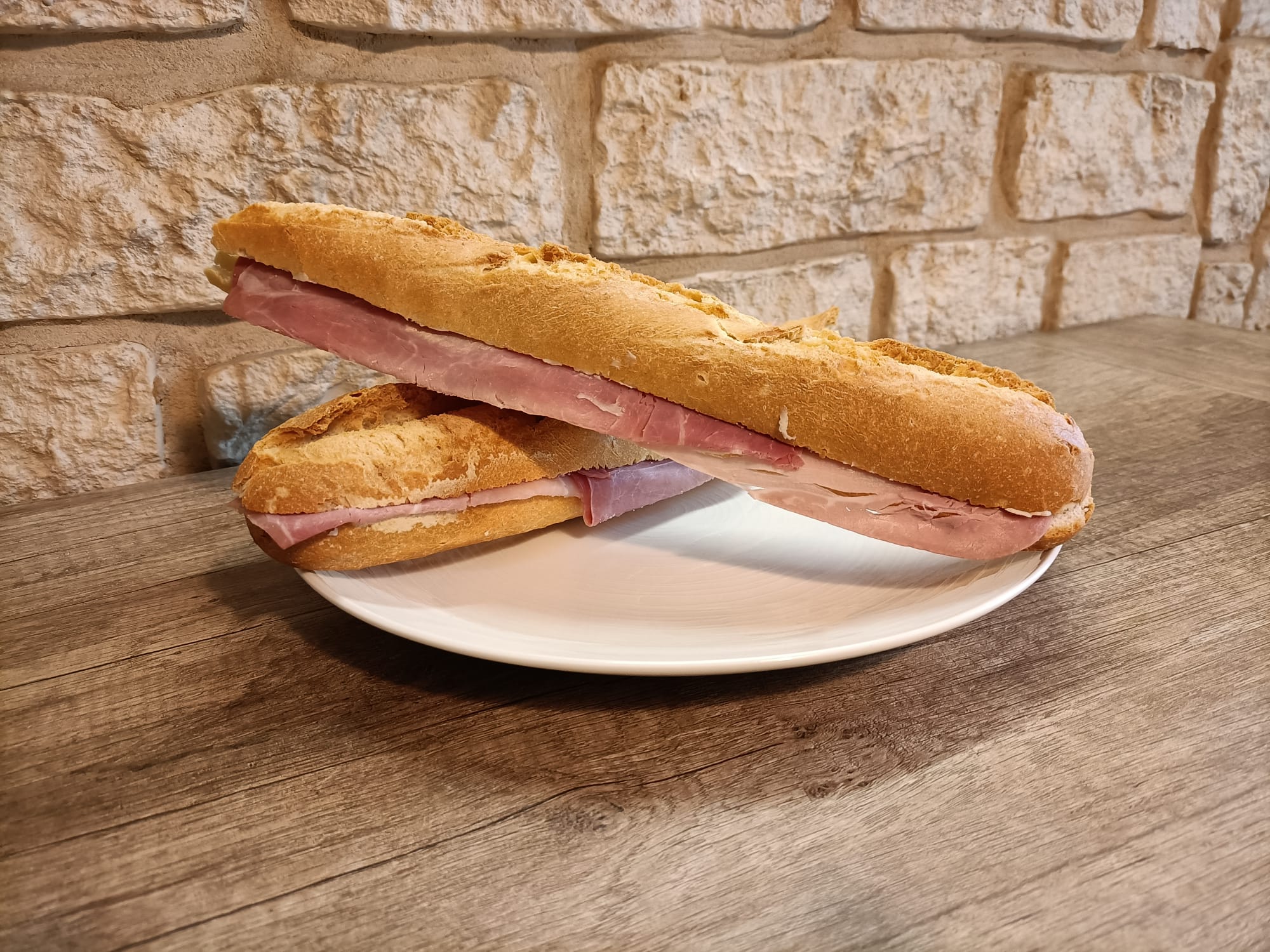 Jambon beurre ricetta: pane, burro salato e prosciutto