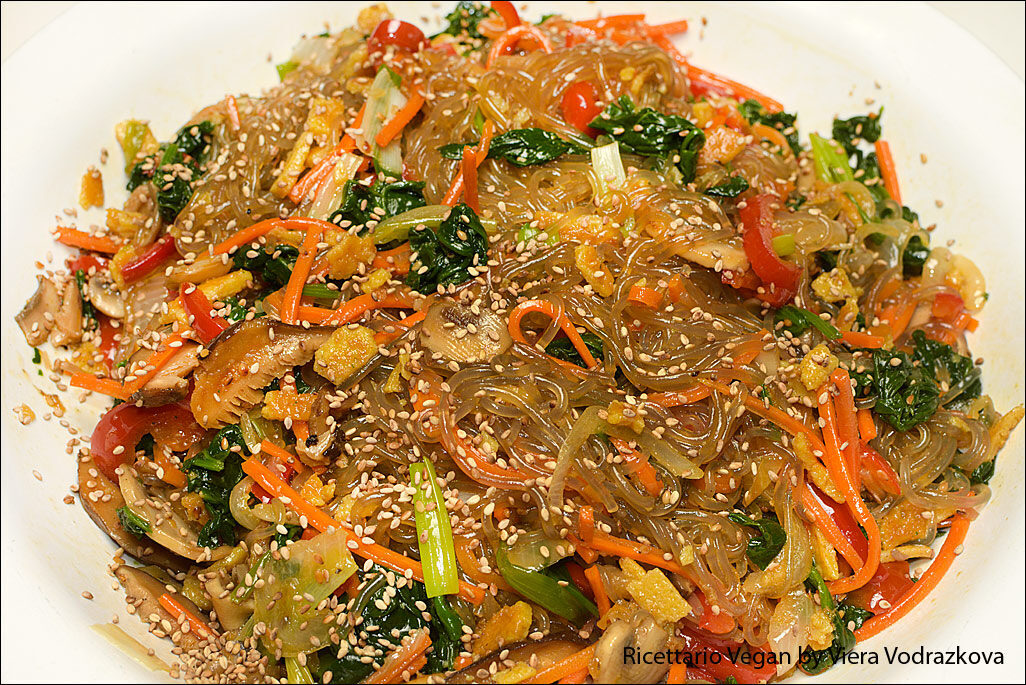 Japchae coreano vegano senza glutine