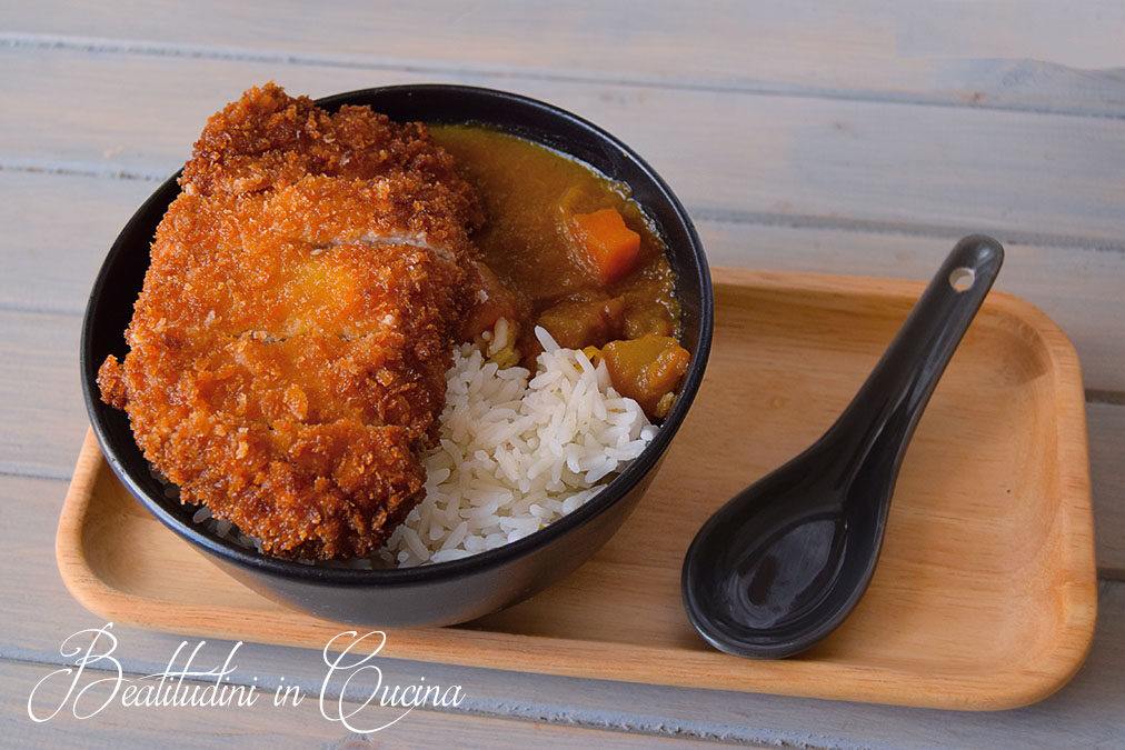 Katsukarē: la cotoletta giapponese con curry e riso