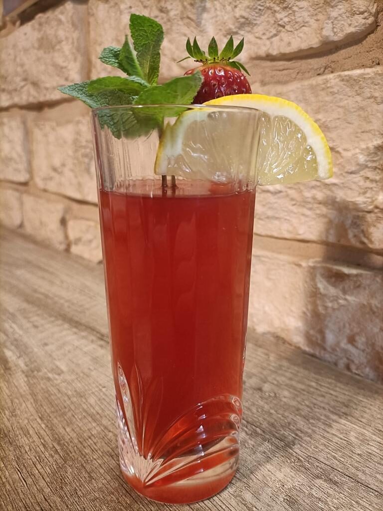 Kompot di frutta fresca: bevanda deliziosa a base di frutta