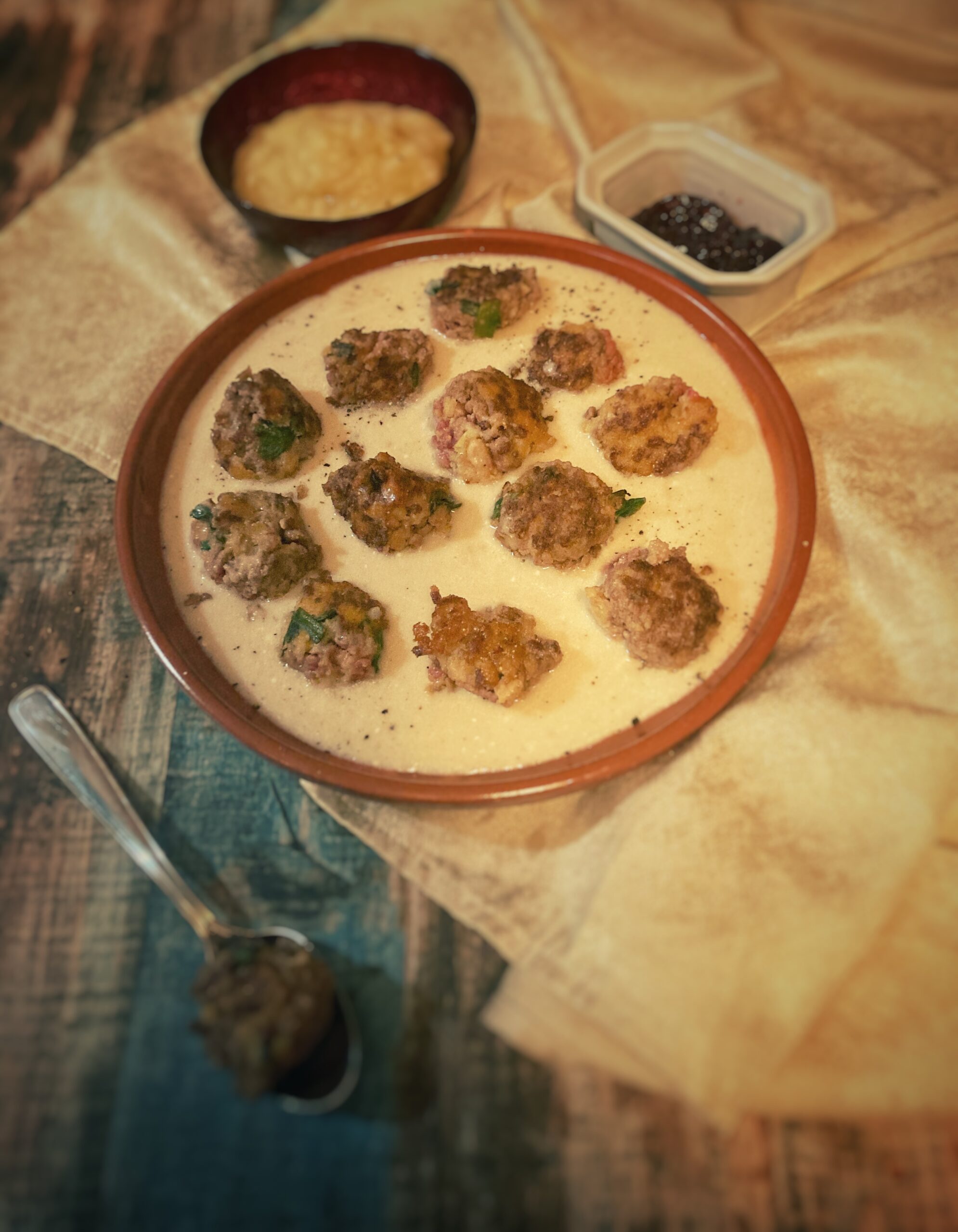 Köttbullar med gräddsås (svezia)