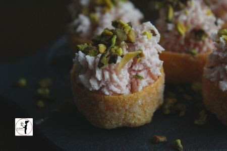 Krustader ikea ripieni di crema di mortadella e crema di pistacchi