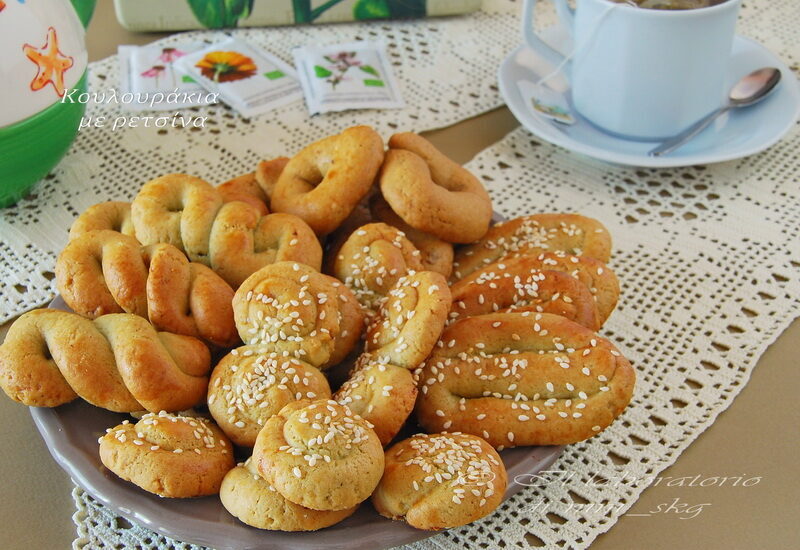 Kulurakia (biscotti) con il vino resinato