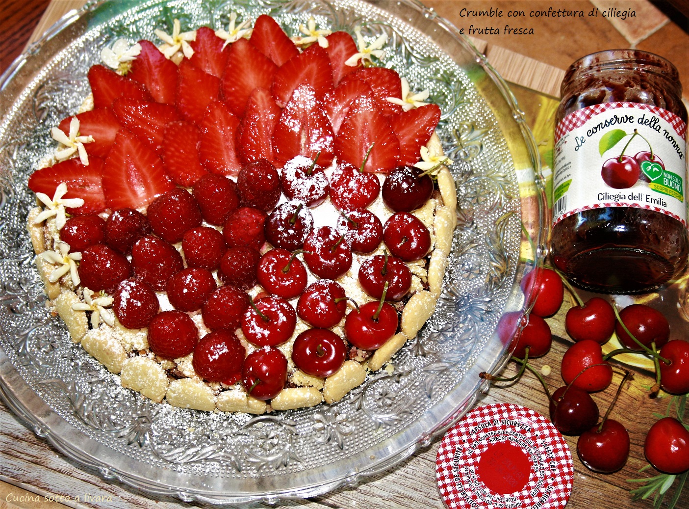 La crostata con frutti rossi e marmellata diventata crumble ai frutti rossi…