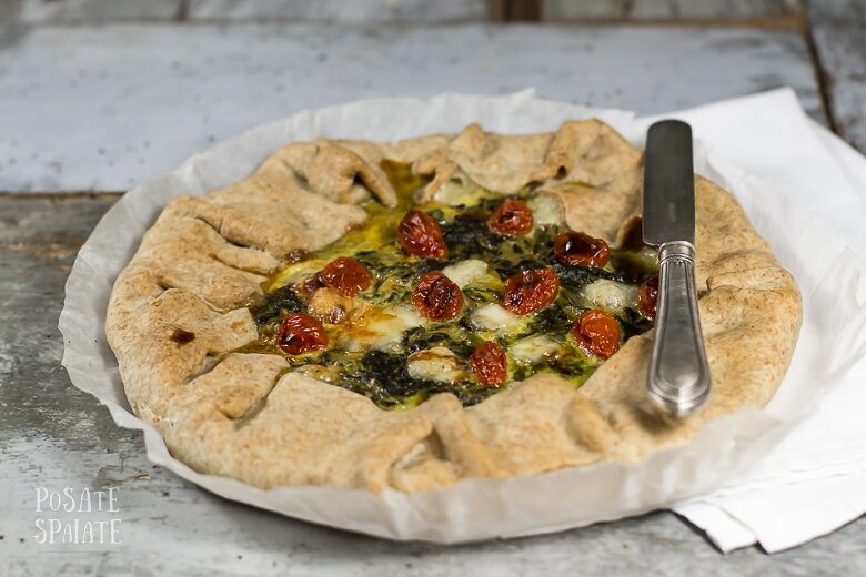 La galette salata con bietole e pomodorini