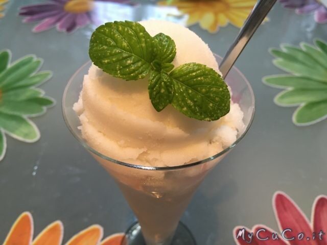 La granita con il latte di mandorla e non solo con il companion