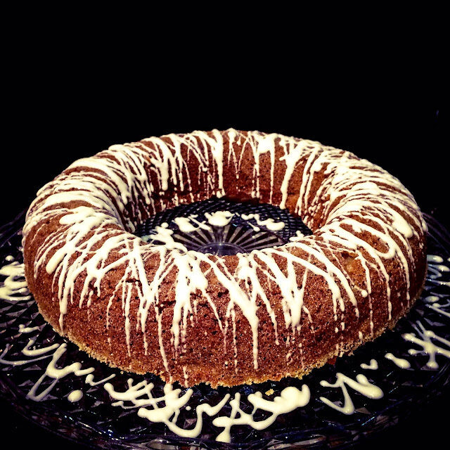 La mia ciambella con pere, liquirizia e cioccolato bianco