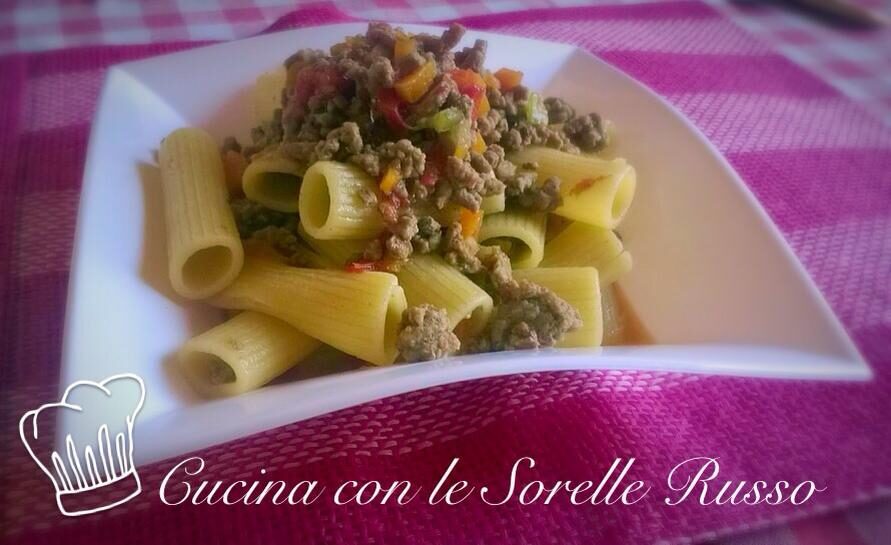 La ricetta dei rigatoni strascicati di finto ragù