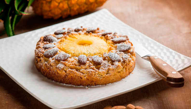 La sbrisolona con crema pasticcera e ananas caramellato
