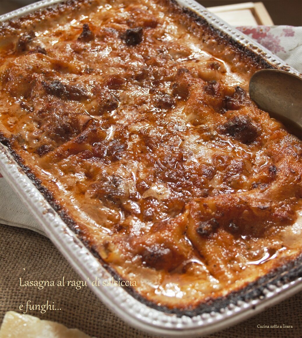 Lasagna al ragu’ di salsiccia e funghi