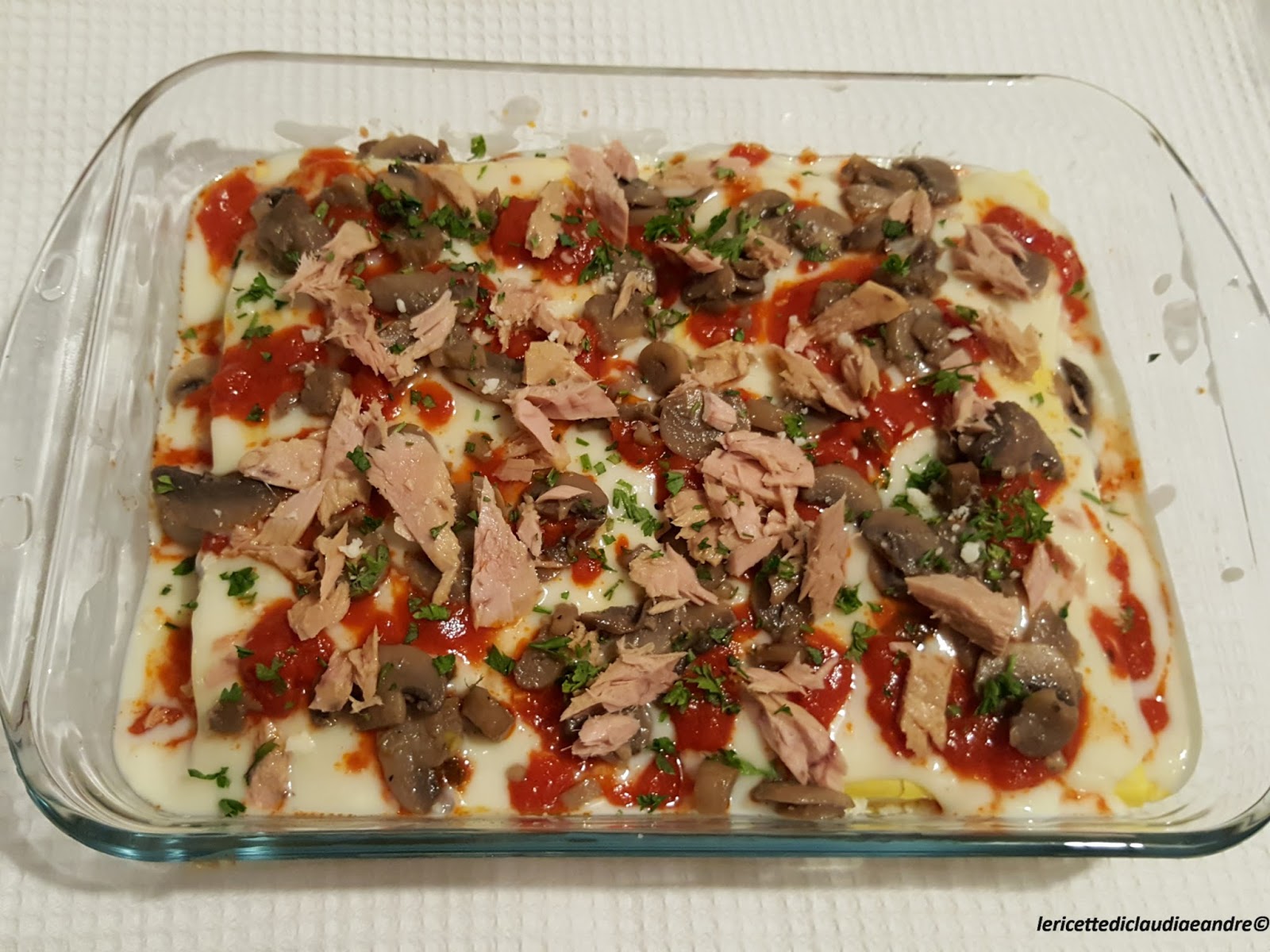 Lasagna con funghi champignon, tonno e besciamella leggera