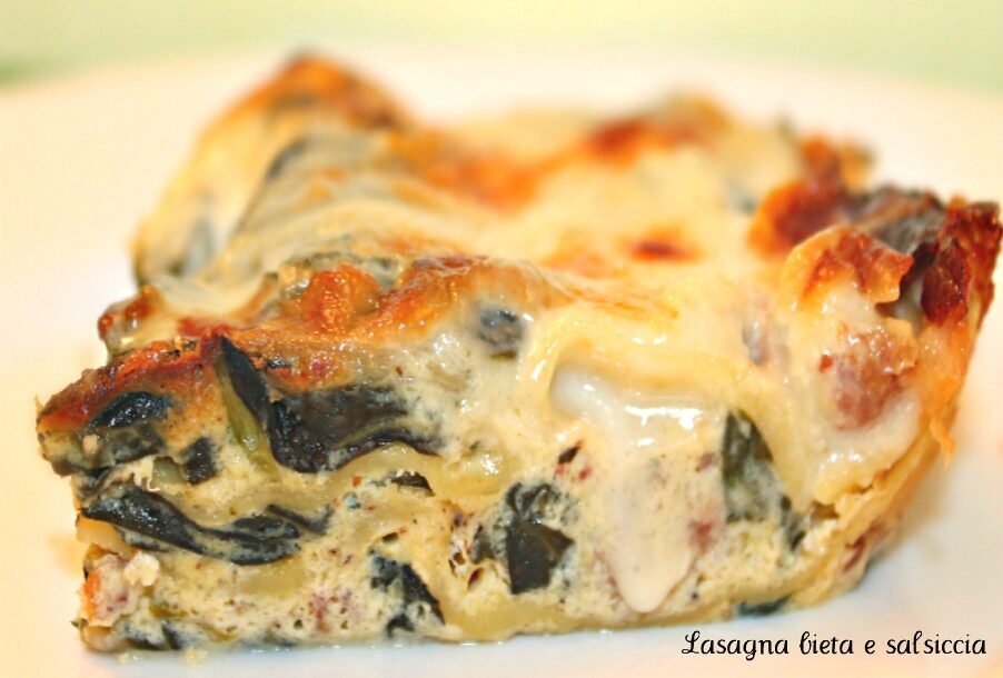 Lasagna con salsicce e bietole