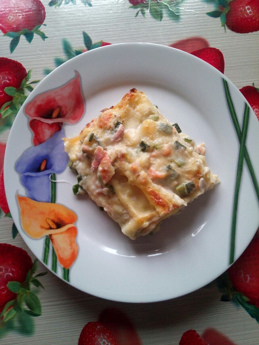 Lasagna leggera con zucchine e salmone