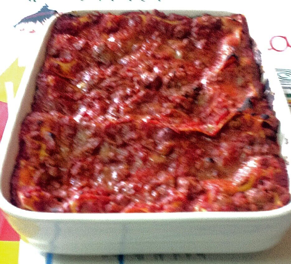 Lasagne al forno carne carote sedano cipolla parmigiano reggiano