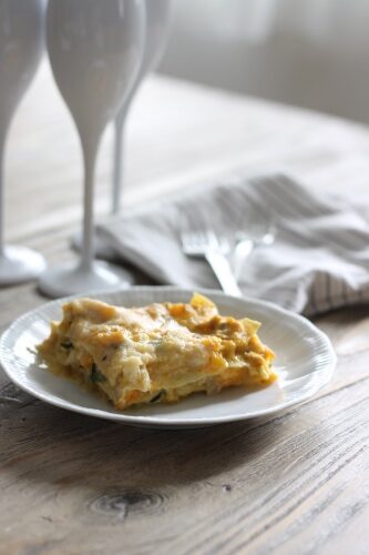 Lasagne al ragù di zucca, salsiccia e cavolini di bruxelles