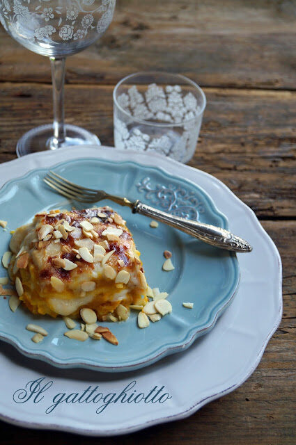 Lasagne alla zucca, gruyère e mandorle tostate