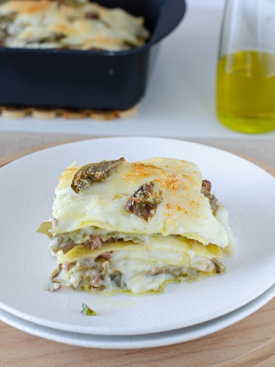 Lasagne carciofi e salsiccia con besciamella senza lattosio