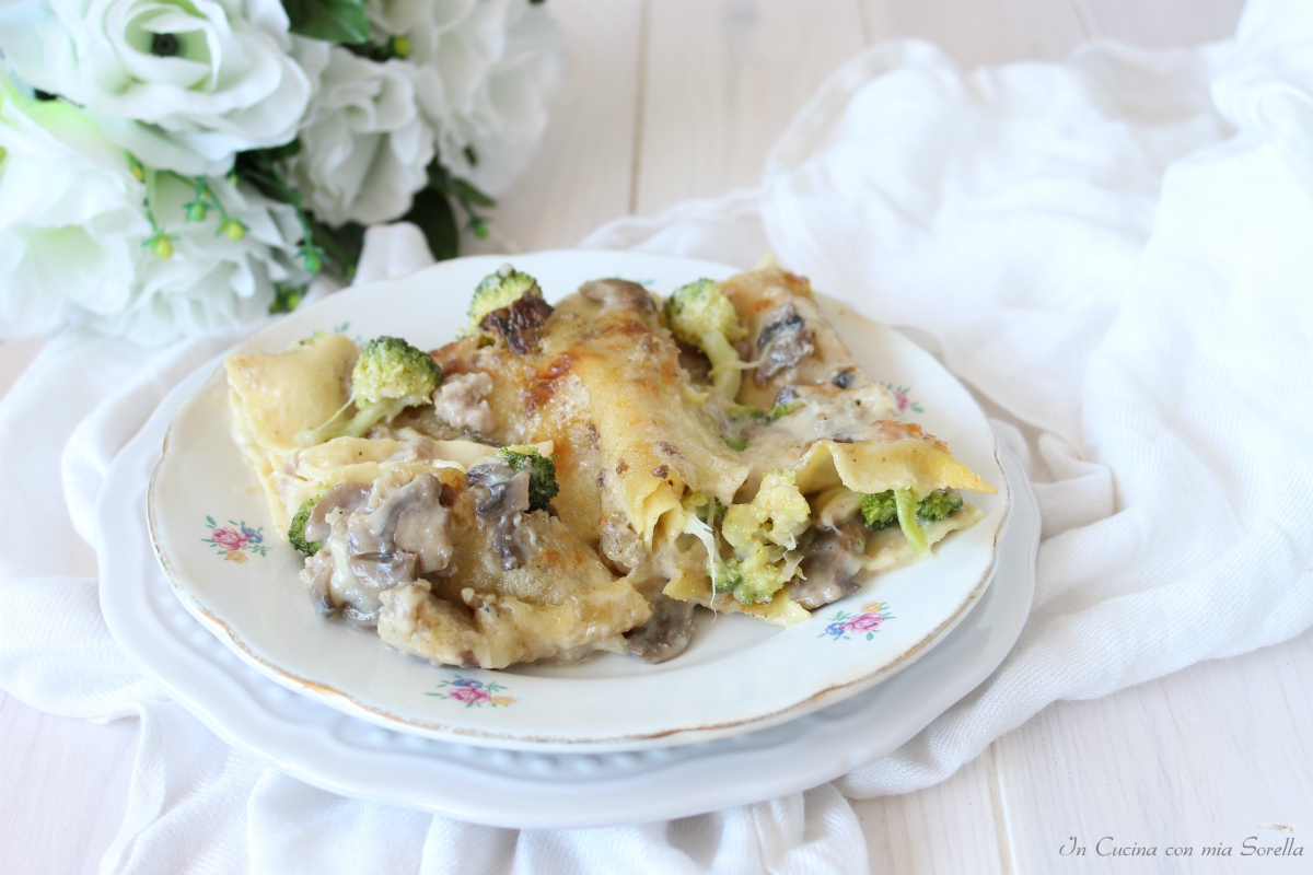 Lasagne con broccoli funghi e salsiccia
