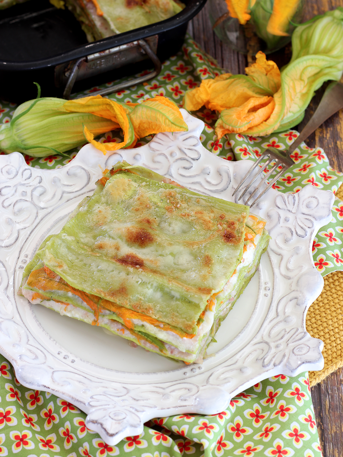 Lasagne con fiori di zucca, prosciutto cotto e stracciatella di burrata