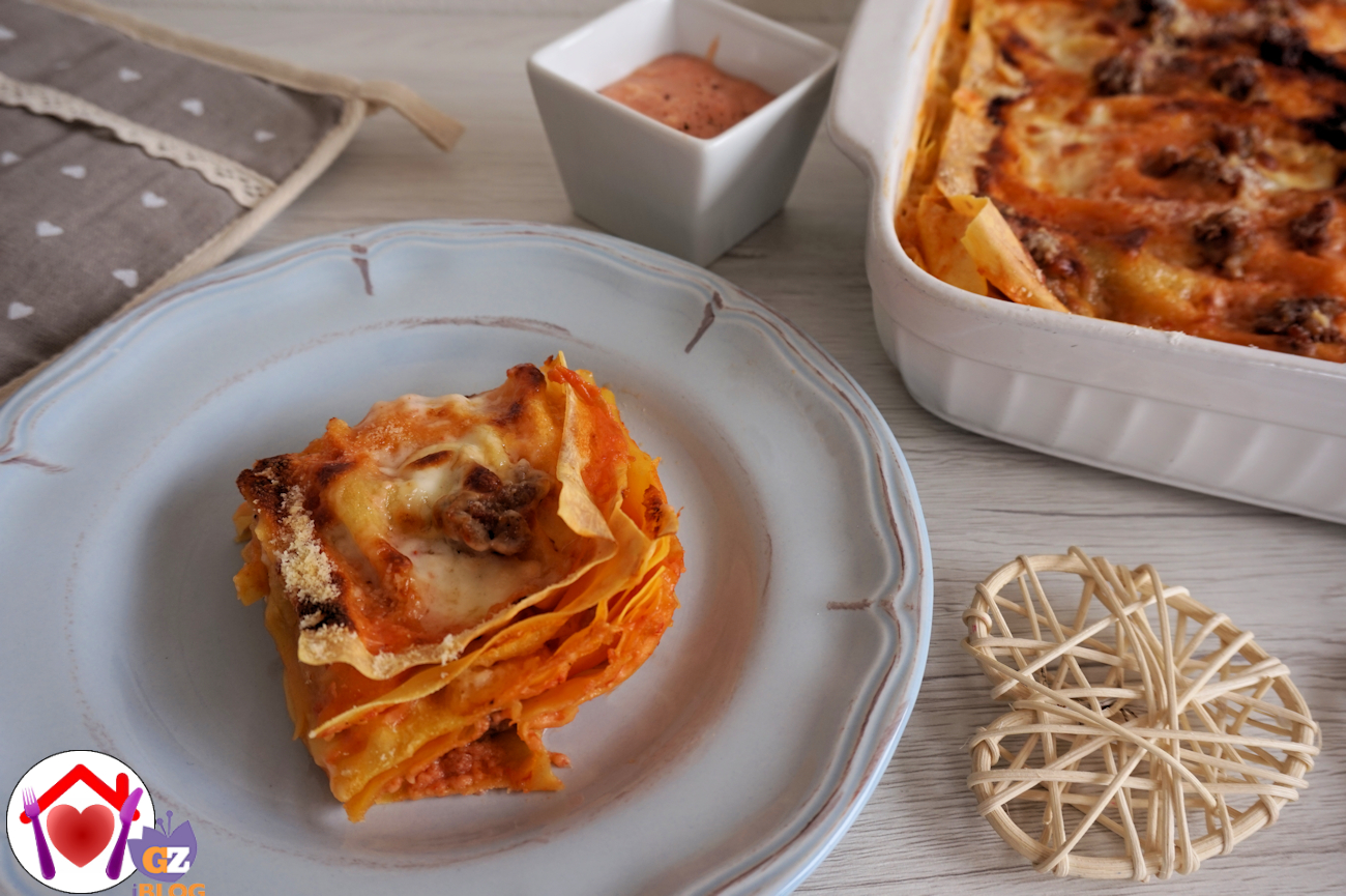 Lasagne con salsiccia, stracchino e salsa aurora