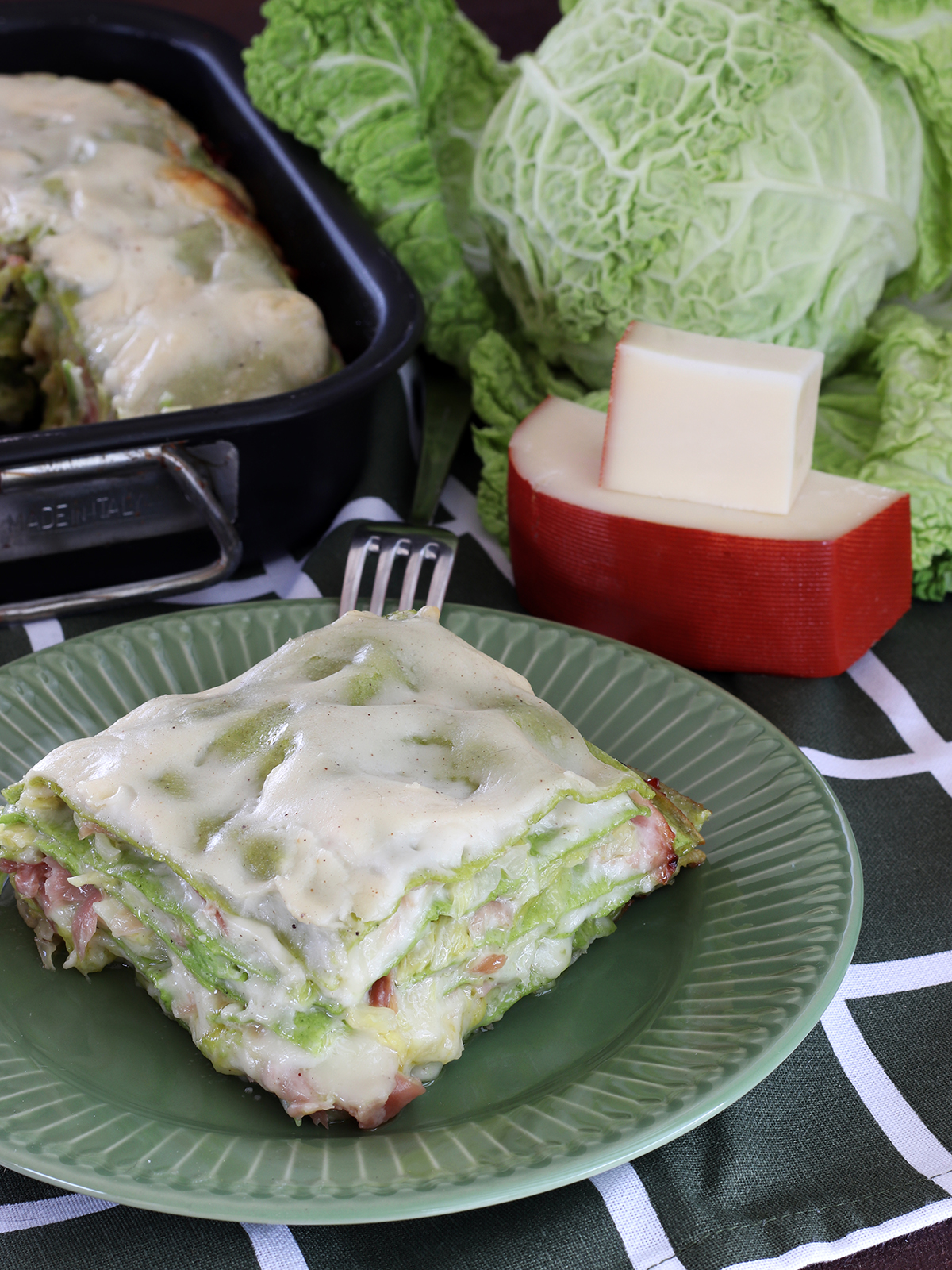 Lasagne con verza, fontina e speck