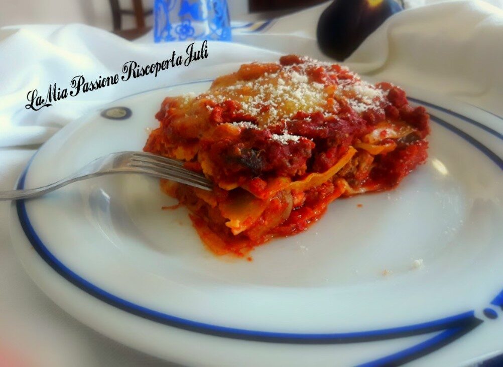 Lasagne di melanzane è ragù