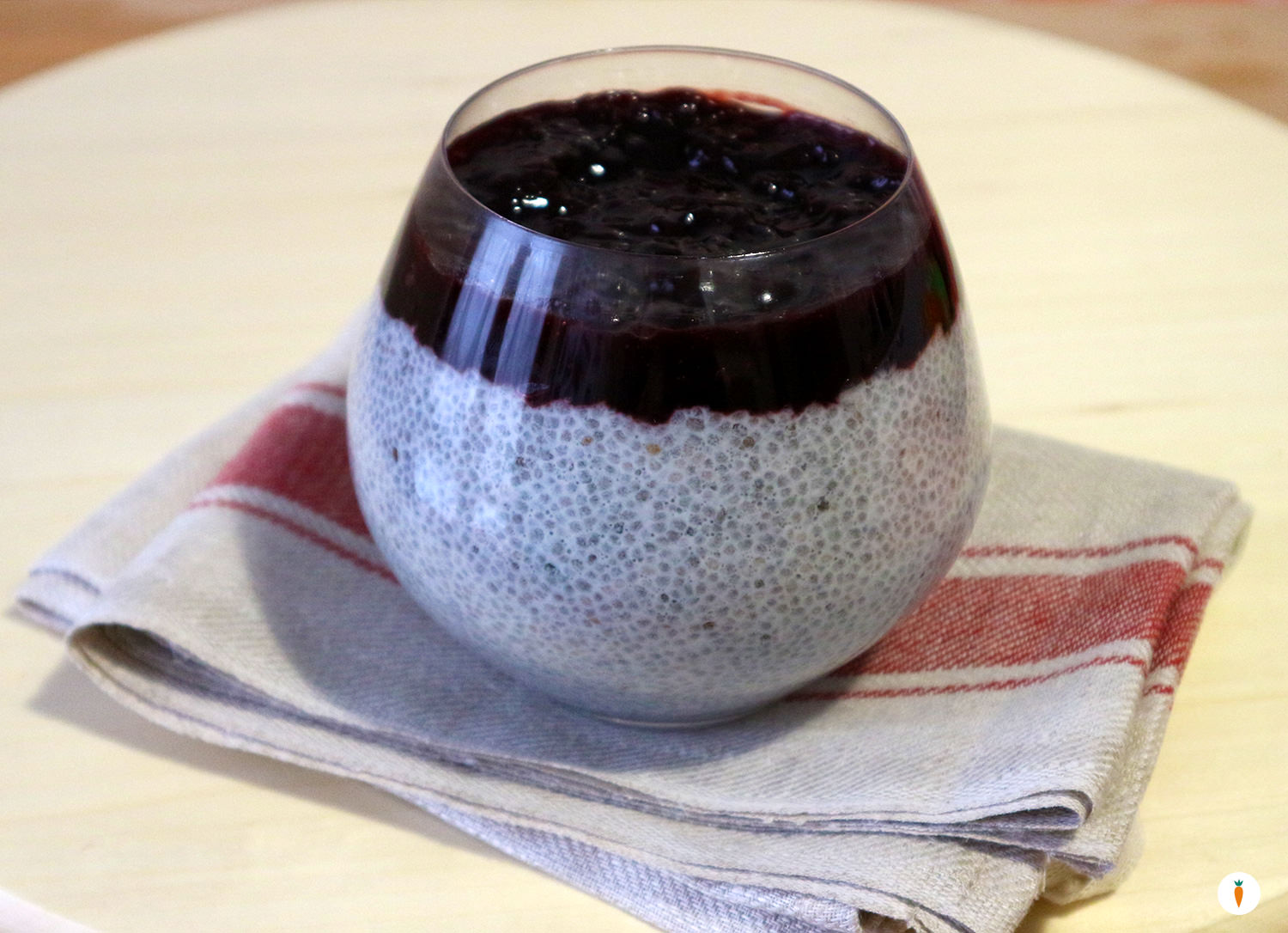 Latte di mandorla con semi di chia