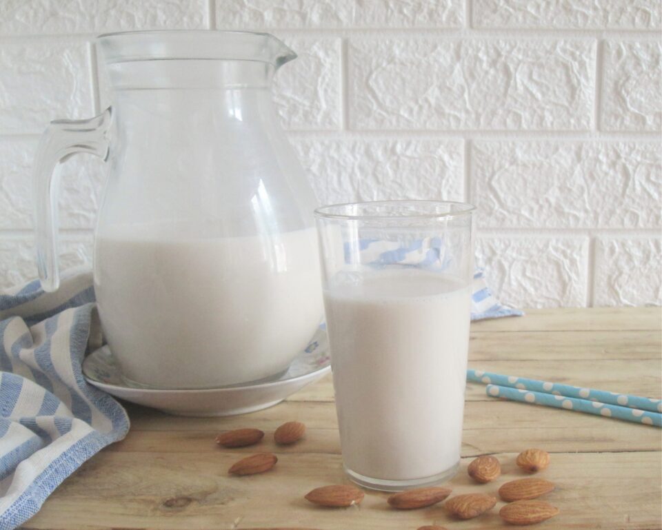 Latte di mandorla