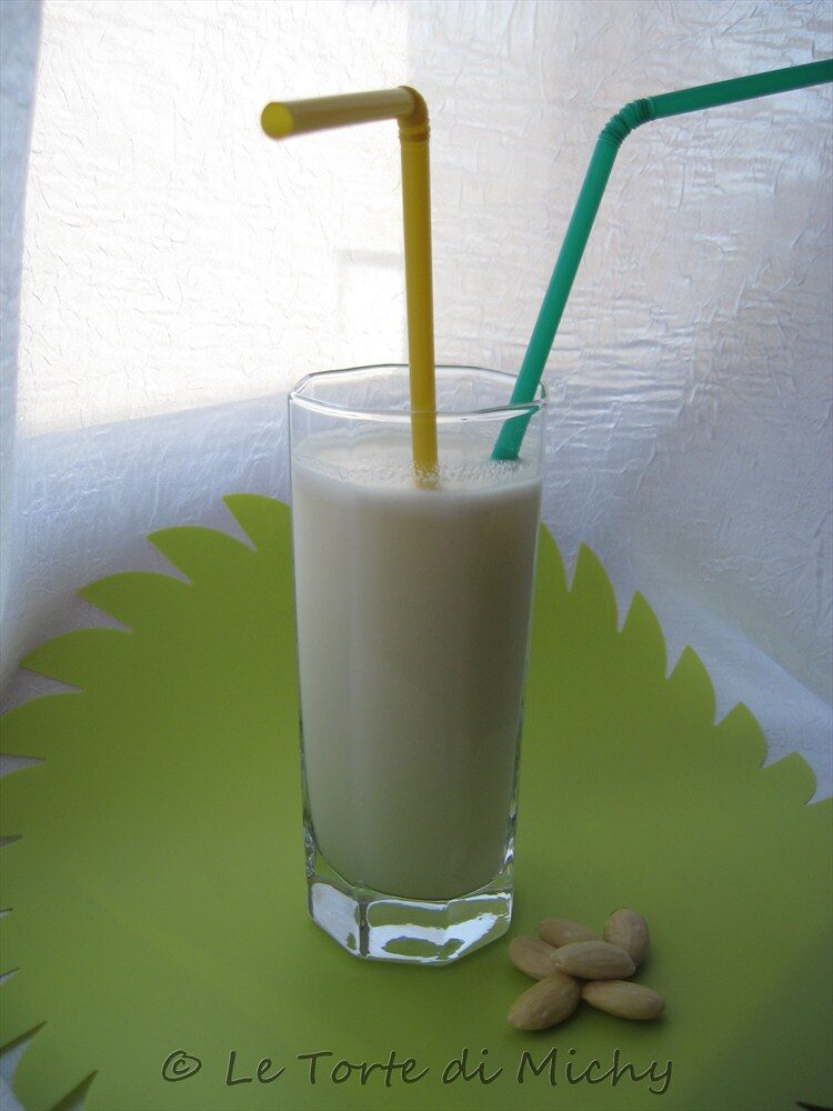 Latte di mandorla