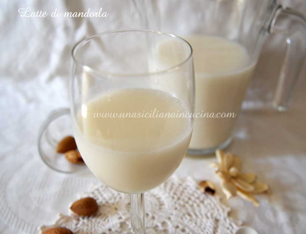 Latte di mandorla siciliano