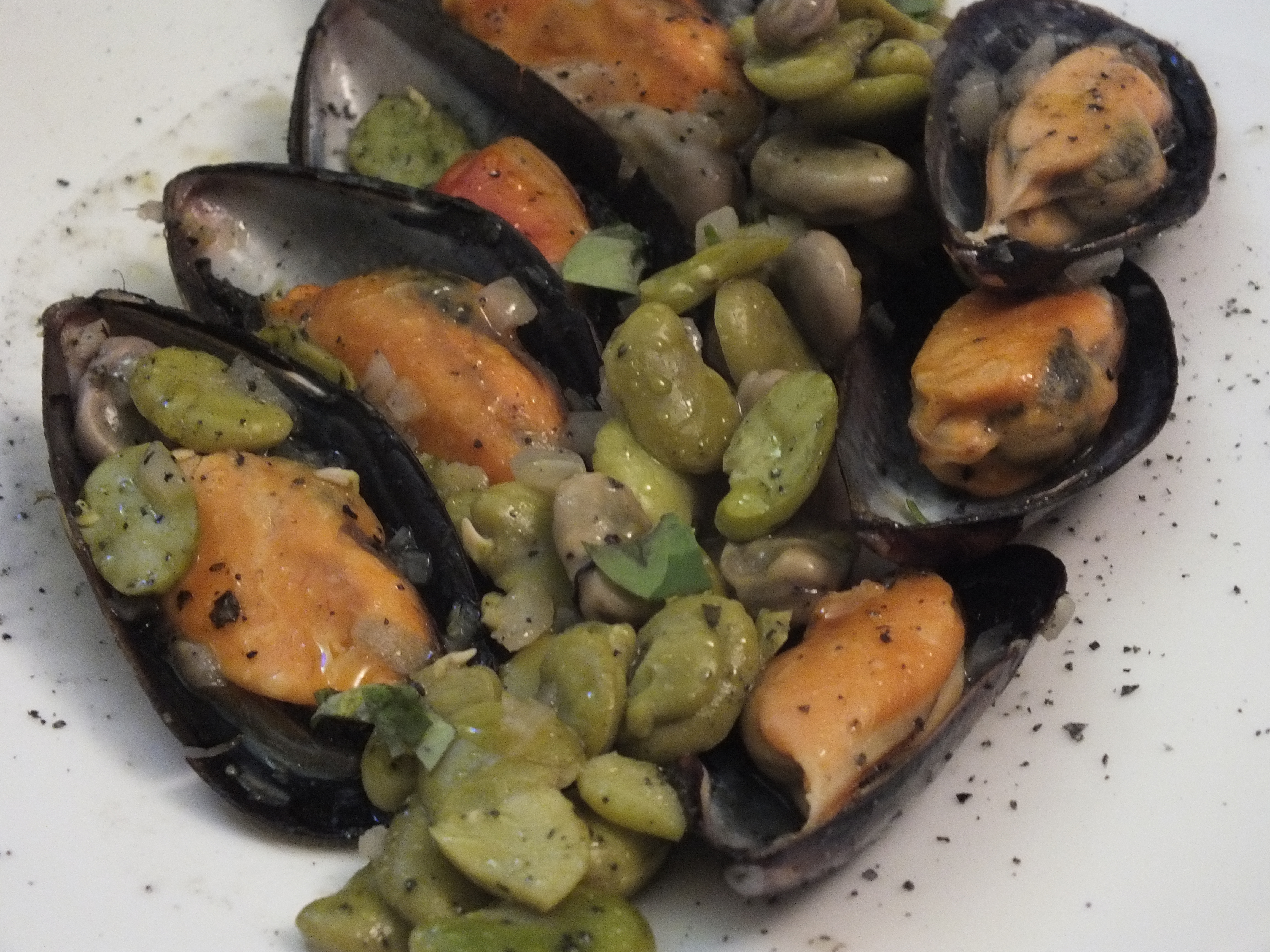 Le differenze che si completano, una ricetta in cambio di un premio: fave e cozze
