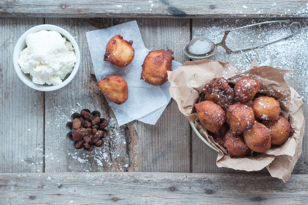 Le frittelle di ricotta e uvetta