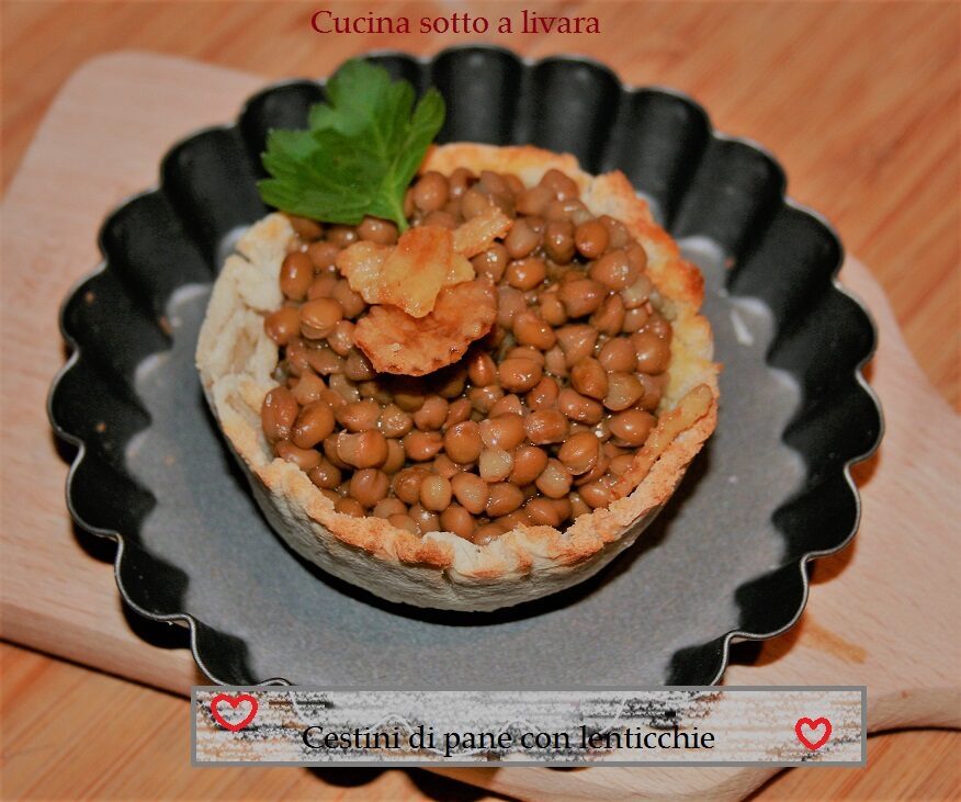 Lenticchie nel cestino di pane