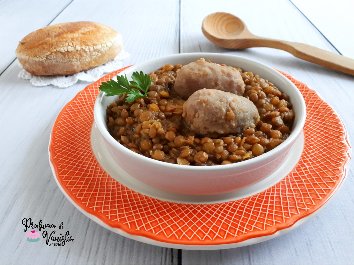Lenticchie rosse con salamini