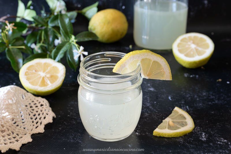 Limonata di limoni siciliani